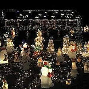 Marvel at the beauty of the Christmas lights and stunning displays like the cute snowmen seen in the picture above! 